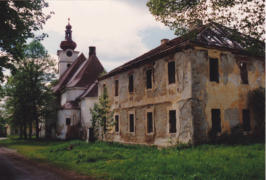 Kirche mit Schule